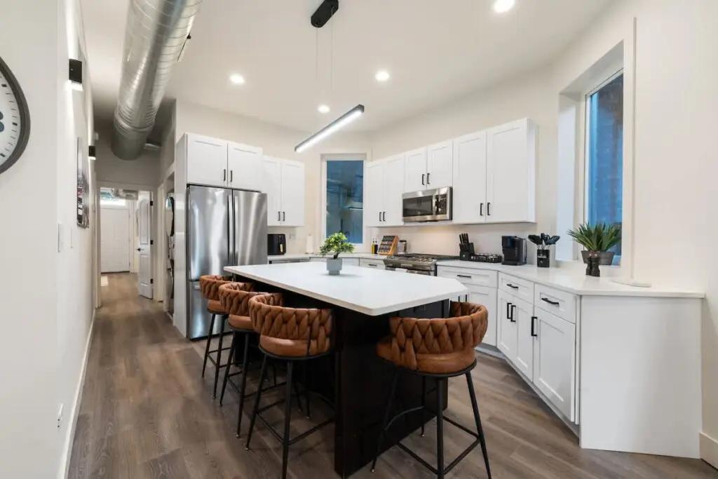 24b7d988 48e2 49 KhcDm