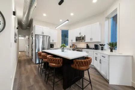 24b7d988 48e2 49 KhcDm