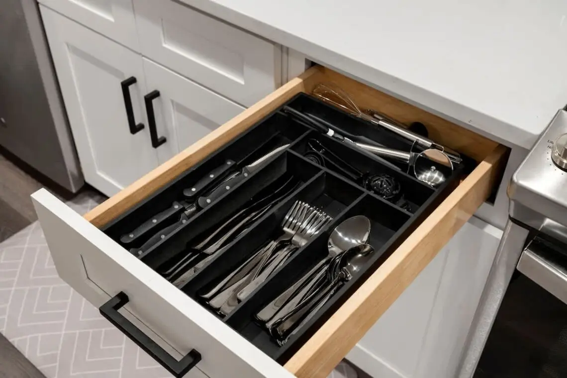 3252bc71 9125 4b l JWr