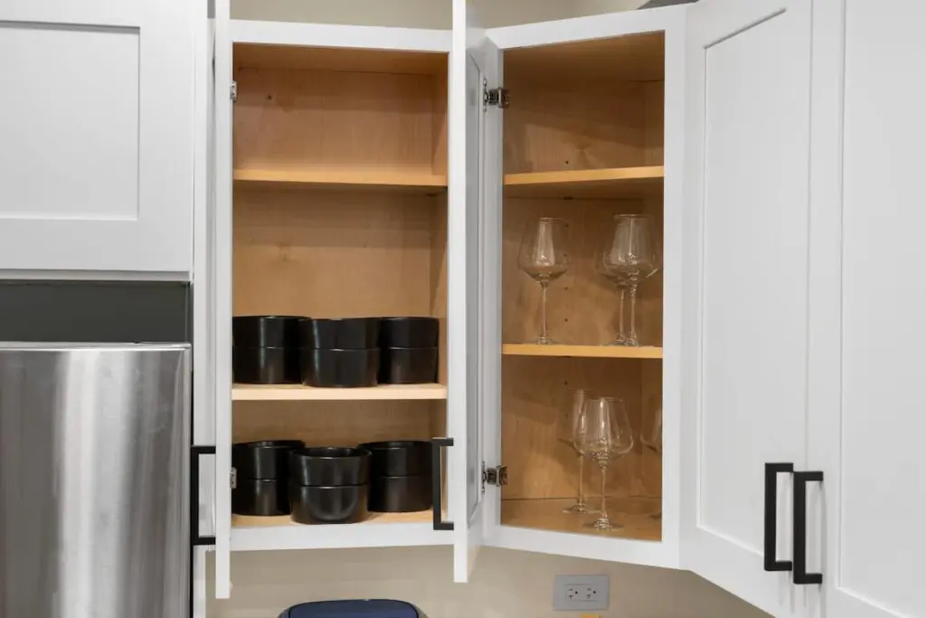 dcbf9a6e 537b 4d 1u m8