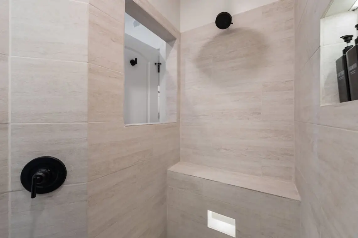 f509ccc9 331d 47 44WMr