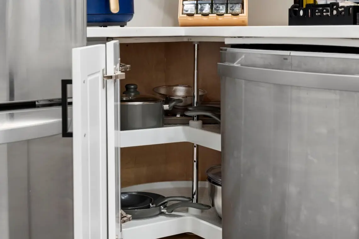 fbdb933c 954a 47 8 EYz