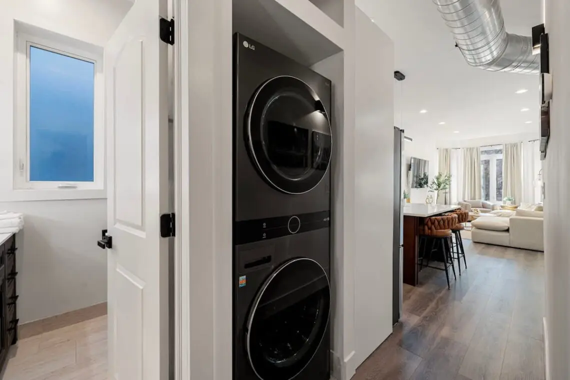 18c2081d 95ef 40 O6GTj