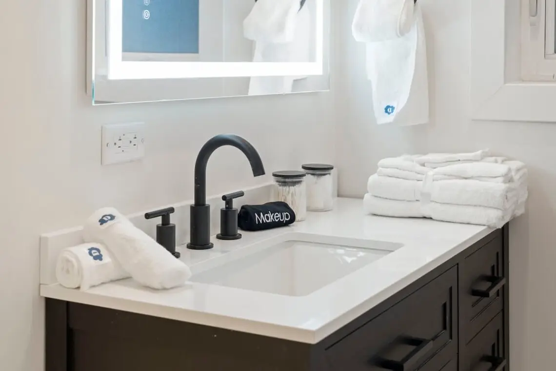 3df24240 a833 43 DhpJC