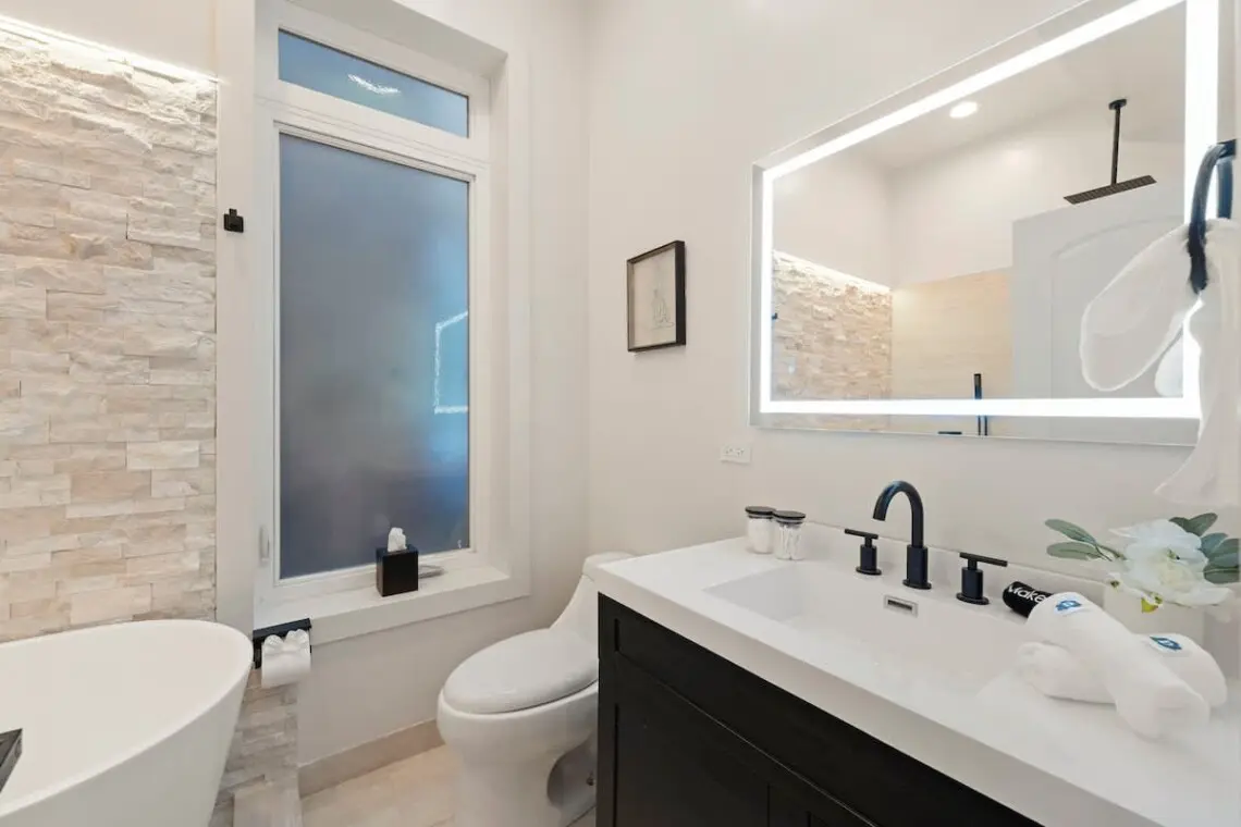 44407b80 8bf8 47 5Q1fr