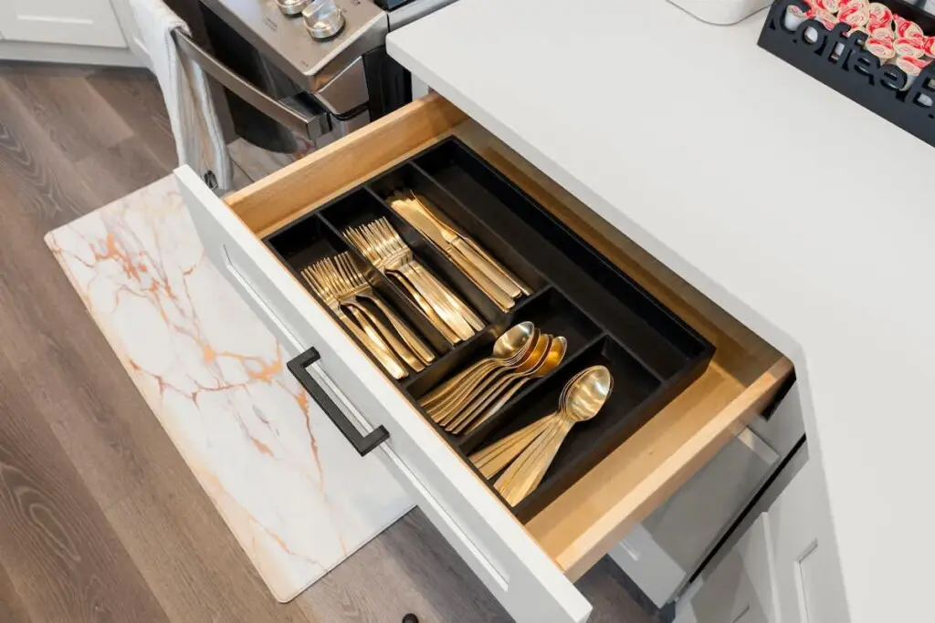 7dc1d6a0 e083 46 73QBd