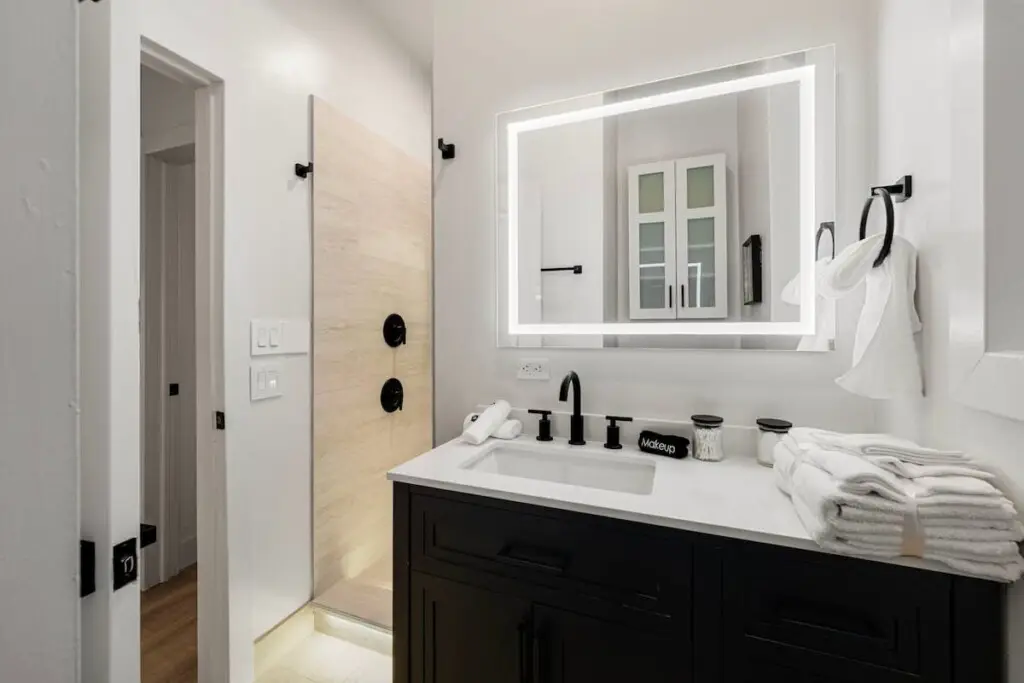 a77d3d8a 0bfa 4d 1LVN9