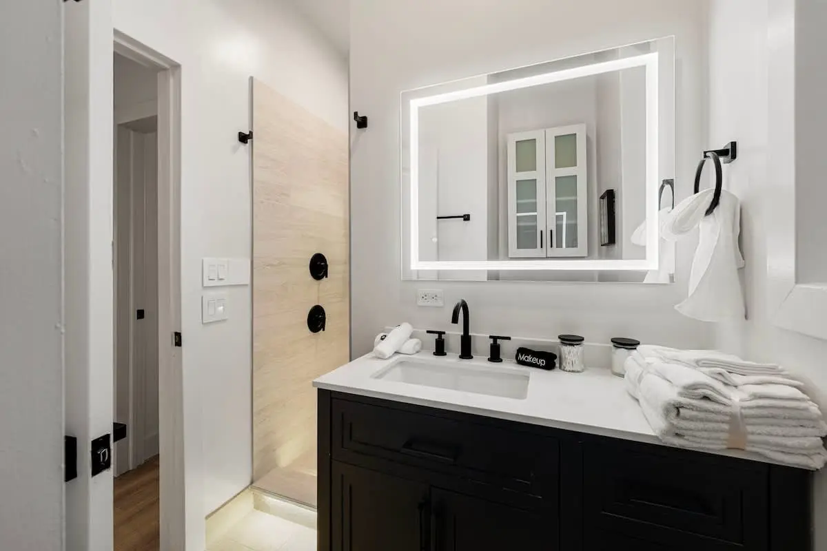 a77d3d8a 0bfa 4d 1LVN9